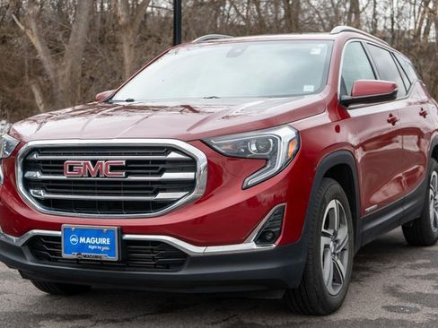 Used 2021 GMC Terrain SLT w/ Infotainment Package II image 2