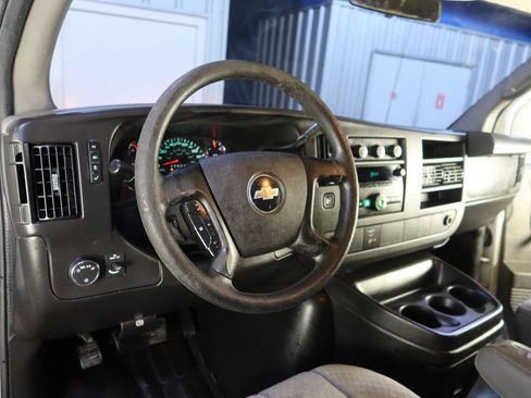 Used 2009 Chevrolet Express 2500 image 22