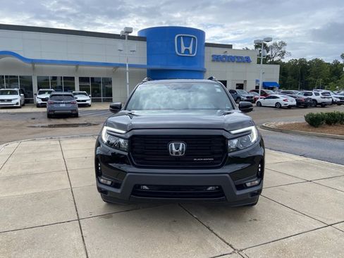 Used 2025 Honda Passport Black Edition image 3