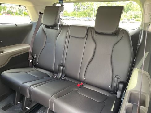 New 2026 Kia Carnival EX FWD image 13