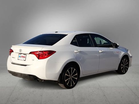 Used 2017 Toyota Corolla SE w/ SE Premium Package image 8