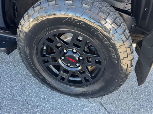 Used 2020 Toyota 4Runner SR5 Premium w/ Moonroof Package image 6