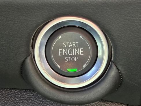 Used 2025 Chevrolet Suburban LT RWD image 27