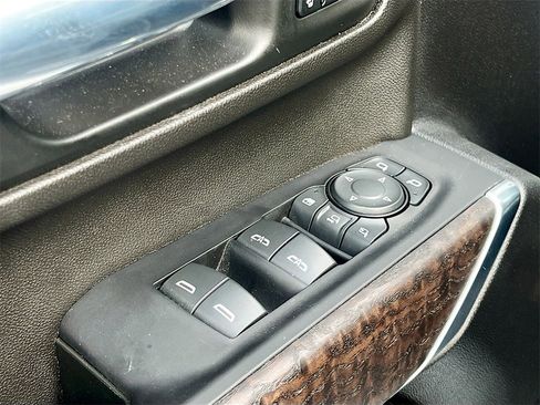 Used 2022 GMC Sierra 2500 Denali w/ Denali Ultimate Package image 18