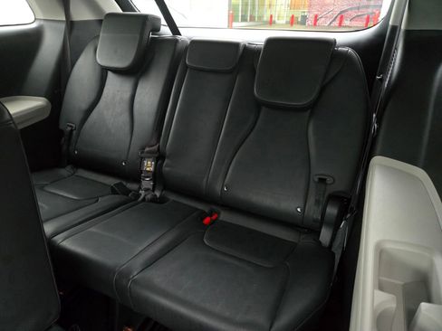 Used 2024 Kia Carnival LX image 12