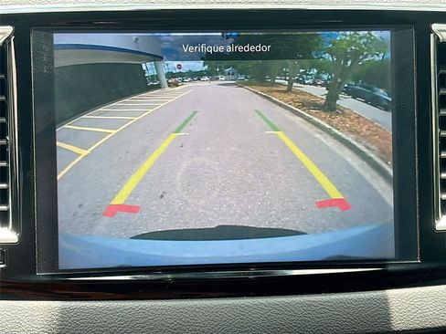 Used 2025 Chrysler Pacifica Select FWD image 13