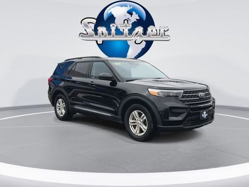 Used 2022 Ford Explorer XLT image 2