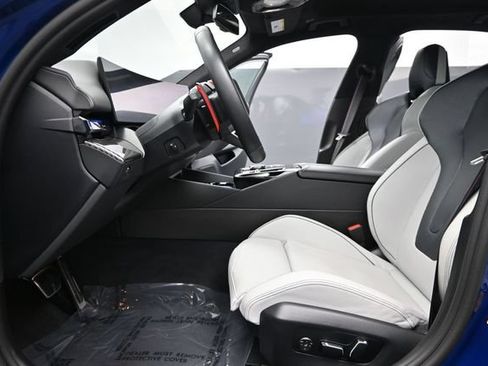 Used 2025 BMW M5 w/ Carbon Package AWD/4WD image 17