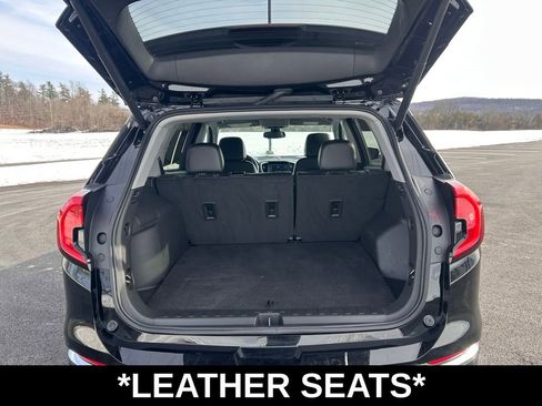 Used 2023 GMC Terrain SLT image 11