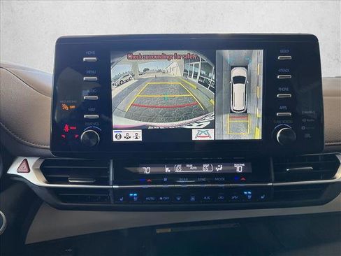 Used 2022 Toyota Sienna Platinum image 16