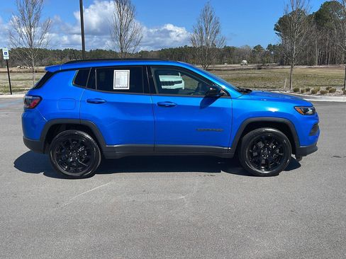 Used 2025 Jeep Compass Latitude w/ Altitude Special Edition image 8