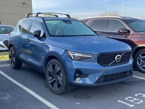 Used 2023 Volvo XC40 B5 Ultimate w/ Protection Package Premier image 1