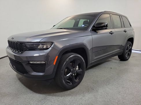 Used 2023 Jeep Grand Cherokee Limited w/ Black Appearance Package RWD image 3