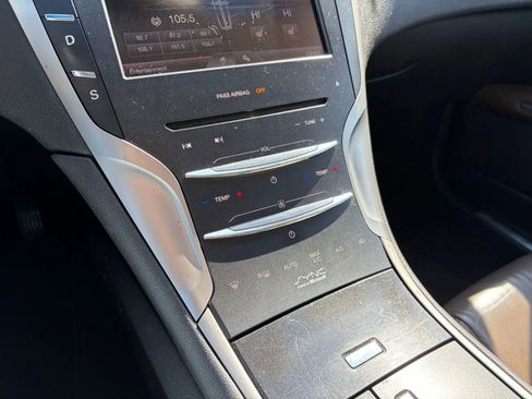 Used 2013 Lincoln MKZ Sedan 4D image 16