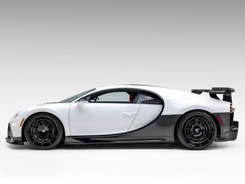 Used 2021 Bugatti Chiron Pur Sport image 49