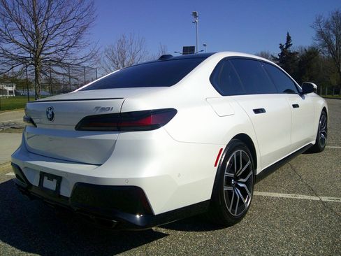 Used 2025 BMW 760i xDrive w/ Executive Package image 28