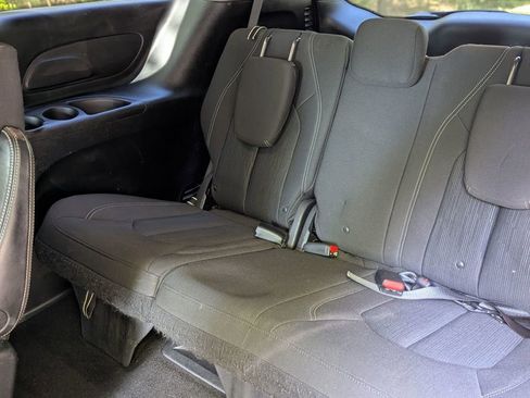 Used 2018 Chrysler Pacifica Touring Plus w/ S Appearance Package FWD image 17