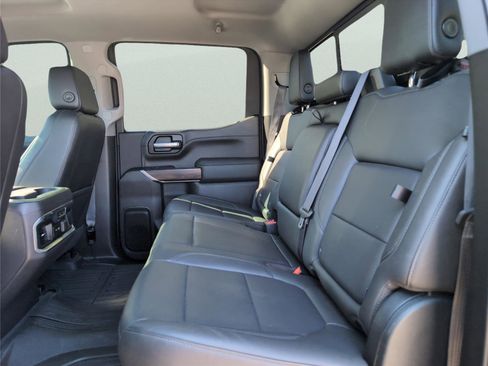 Used 2021 GMC Sierra 1500 SLT image 32