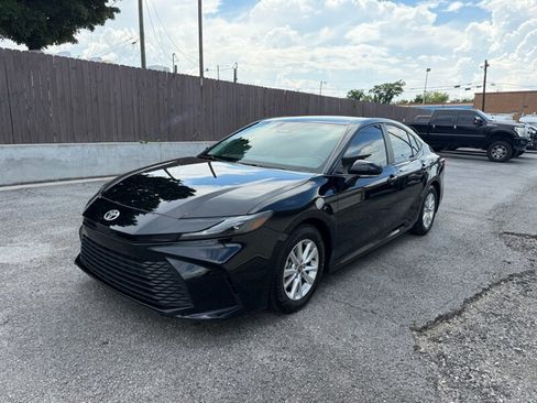 Used 2025 Toyota Camry LE w/ Convenience Package FWD image 5