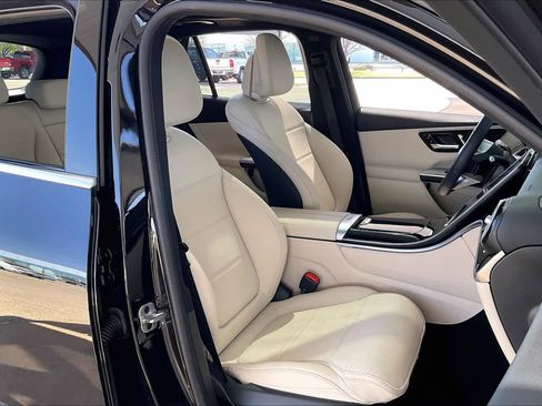 Used 2025 Mercedes-Benz GLC 300 4MATIC image 10