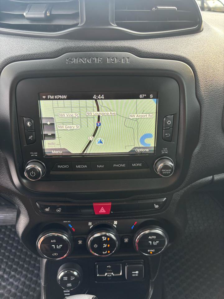 Used 2016 Jeep Renegade Trailhawk w/ Premium Trailhawk Package AWD/4WD image 18