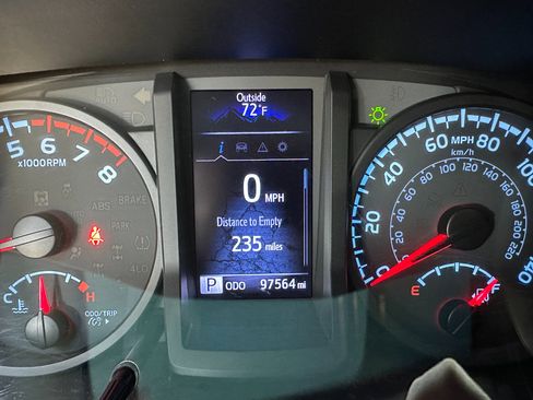 Used 2020 Toyota Tacoma SR5 image 31