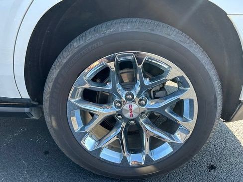 Used 2022 GMC Yukon Denali w/ Advanced Technology Package AWD/4WD image 15