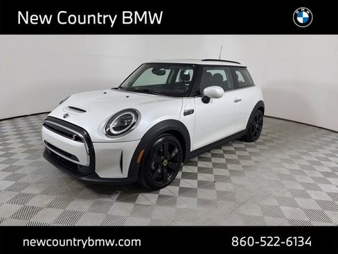 Used 2024 MINI Cooper SE w/ Signature Upholstery Package image 3