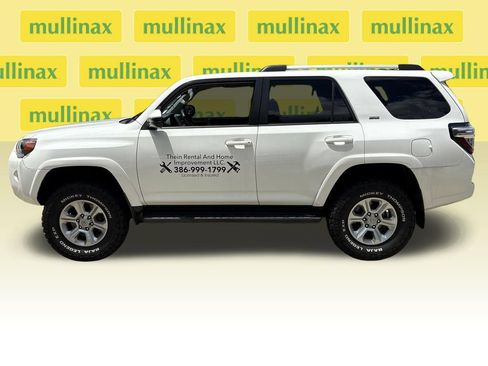 Used 2021 Toyota 4Runner SR5 AWD/4WD image 11