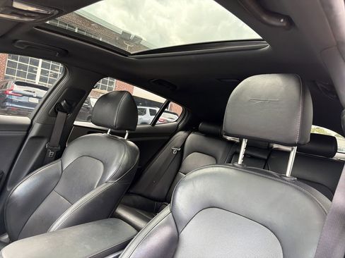 Used 2022 Kia Stinger GT1 AWD/4WD image 9