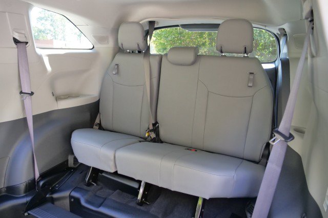 Used 2024 Toyota Sienna XLE w/ XLE Plus Package FWD image 18