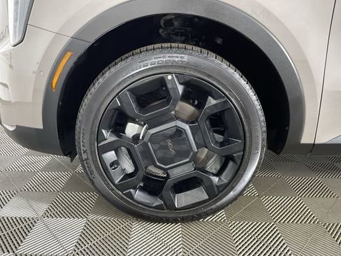 Used 2025 Kia Sorento SX image 17