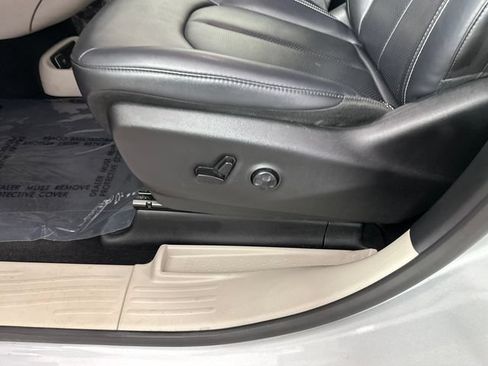 Certified 2024 Chrysler Pacifica Touring-L FWD image 21