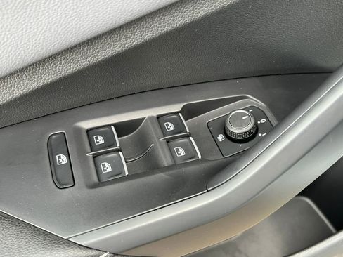 Used 2025 Volkswagen Jetta SEL image 16