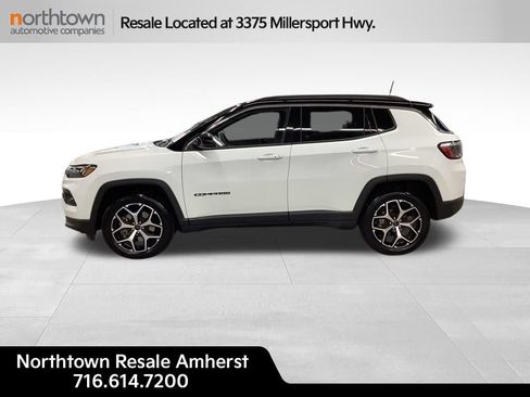 Used 2025 Jeep Compass Limited AWD/4WD image 2
