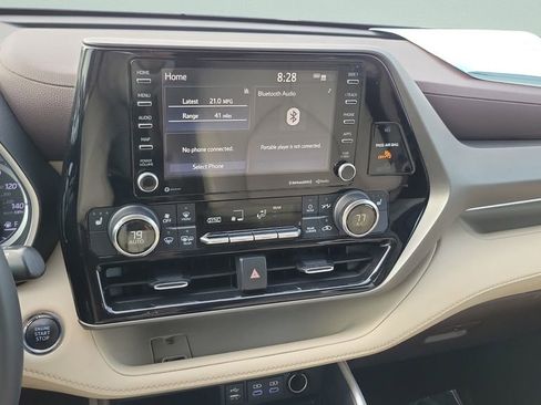 Used 2022 Toyota Highlander XLE image 17