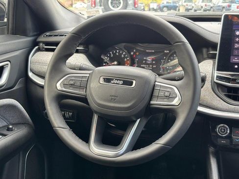 Used 2024 Jeep Compass Latitude image 12