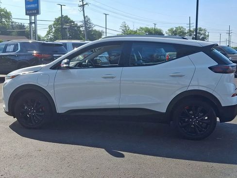 Certified 2023 Chevrolet Bolt EUV LT w/ Convenience Package FWD image 8