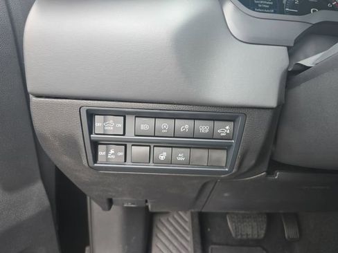 Used 2025 Toyota Tundra Platinum image 25