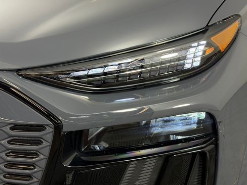 Certified 2025 Audi SQ6 e-tron Prestige w/ Black Edition One AWD/4WD image 12