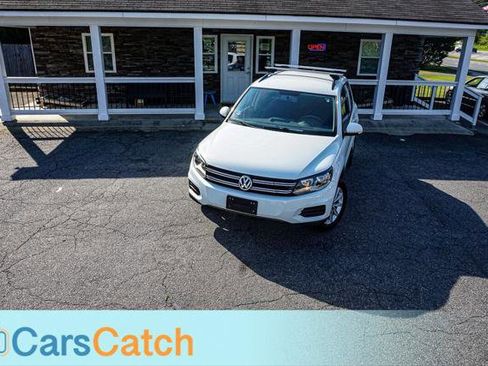 Used 2017 Volkswagen Tiguan Limited w/ Premium Package image 3