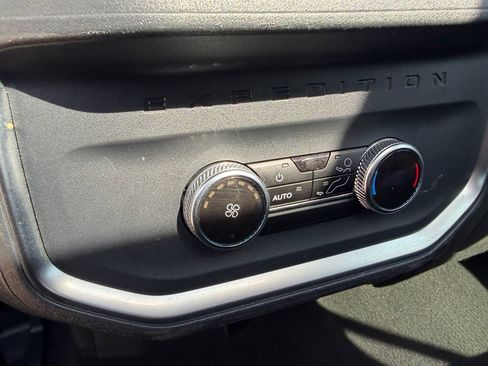 Used 2025 Ford Expedition Active AWD/4WD image 13