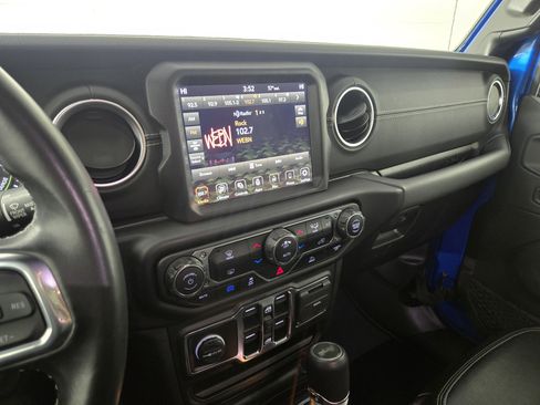 Used 2022 Jeep Wrangler Unlimited Sahara image 22