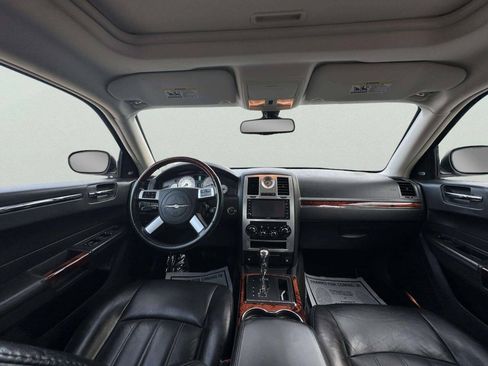 Used 2010 Chrysler 300 C w/ Luxury Group II RWD image 23