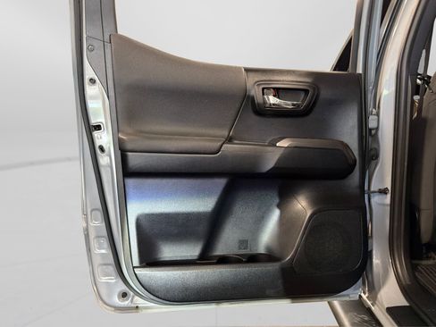 Used 2019 Toyota Tacoma TRD Sport w/ Technology Package AWD/4WD image 34