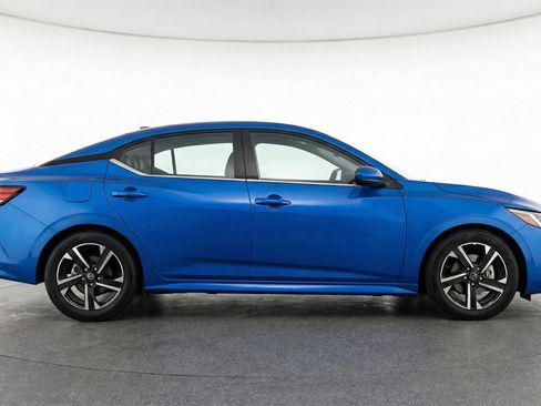 Used 2025 Nissan Sentra SV FWD image 11