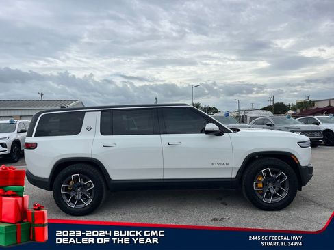 Used 2023 Rivian R1S Adventure image 8