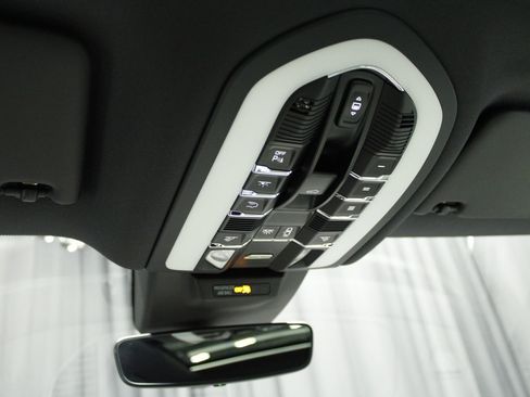 New 2026 Porsche Macan image 35