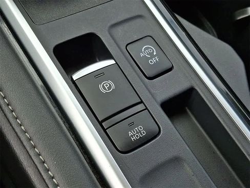 Used 2025 Nissan Pathfinder SV image 26