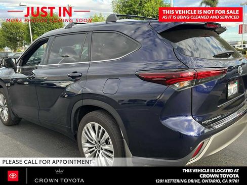 Used 2026 Toyota Highlander Platinum AWD/4WD image 5